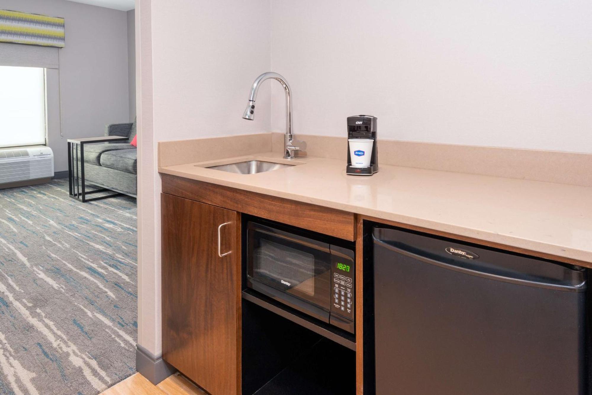 Hampton Inn Coventry-Warwick Area Екстер'єр фото