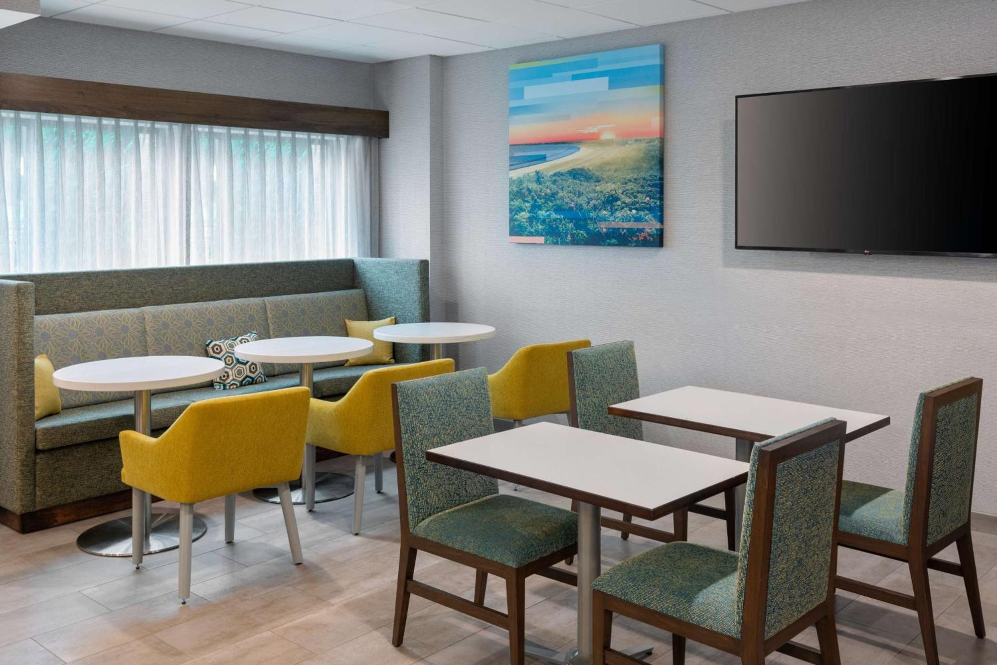 Hampton Inn Coventry-Warwick Area Екстер'єр фото