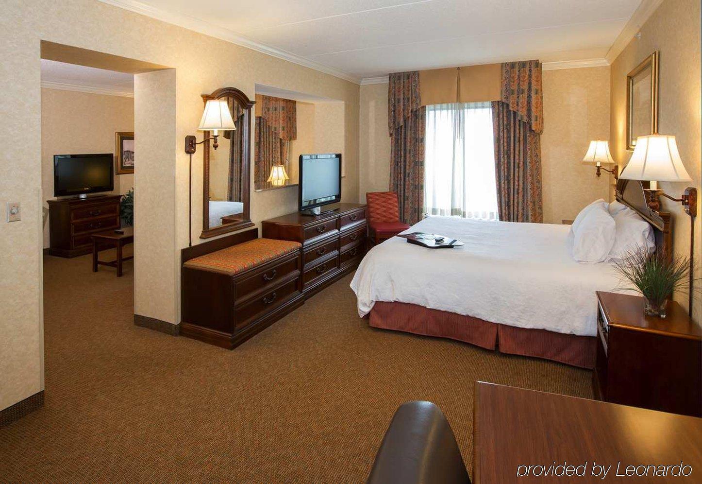 Hampton Inn Coventry-Warwick Area Номер фото