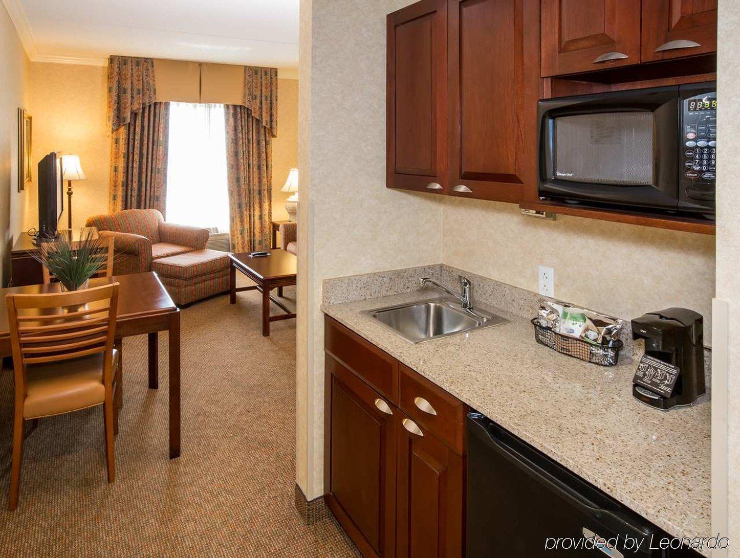 Hampton Inn Coventry-Warwick Area Номер фото